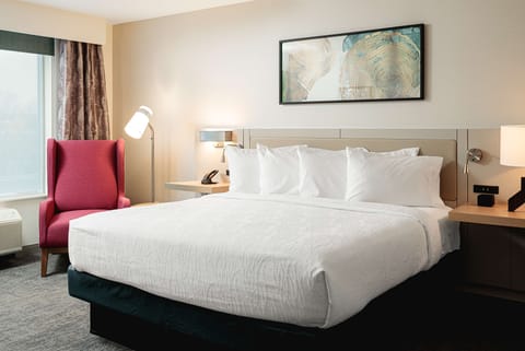 Premium bedding, in-room safe, desk, laptop workspace