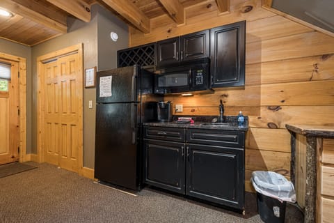 C 46R - Family Loft, 3 Queen beds, 2 Bath, Pet Friendly, Mountainside (May hear neighbors) | Private kitchen | Full-size fridge, microwave, coffee/tea maker, toaster