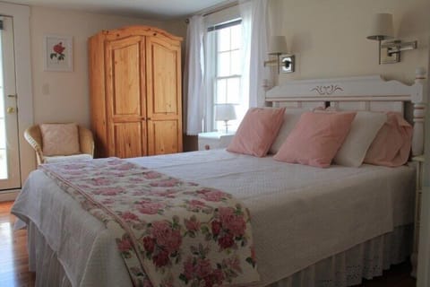 Queen Room with Private Deck: 203 | Iron/ironing board, free WiFi