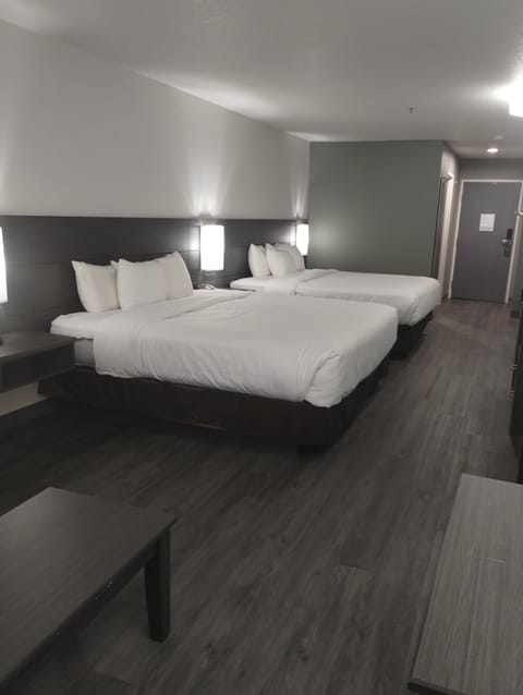 Family Suite, Multiple Beds, Non Smoking (Efficiency) | Premium bedding, down comforters, individually decorated