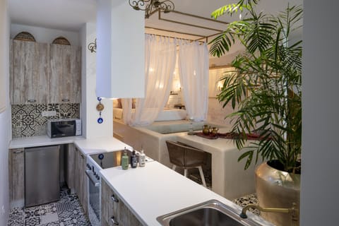 Premium Suite with Private Pool | Private kitchen