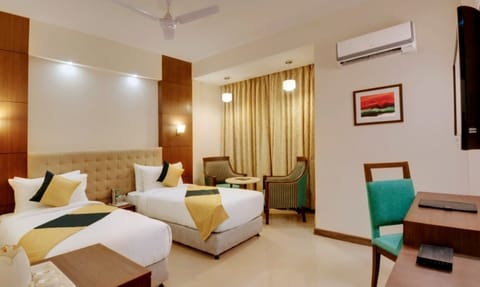 Executive Room | Premium bedding, minibar, in-room safe, desk