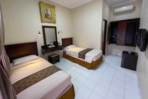 DELUXE POOL ROOM | Free WiFi, bed sheets