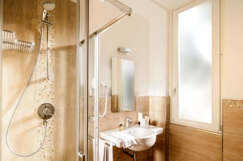 Standard Double or Twin Room | Bathroom | Shower, free toiletries, hair dryer, bidet