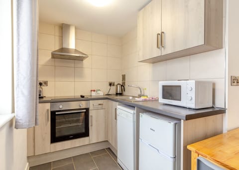 Superior Apartment, 2 Bedrooms | Private kitchen | Fridge, microwave, oven, dishwasher