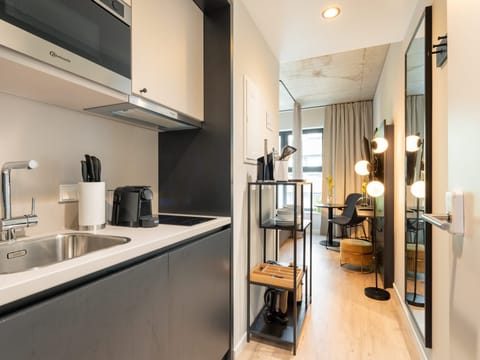 Economy Suite | Private kitchen | Espresso maker, coffee/tea maker, electric kettle, toaster