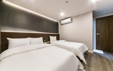 Room (Twin (Netflix/Disney+ Available)) | 1 bedroom, free WiFi, bed sheets