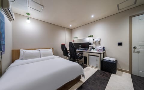 Room (Couple PC Plus Room (Contact hotel fo) | 1 bedroom, free WiFi, bed sheets