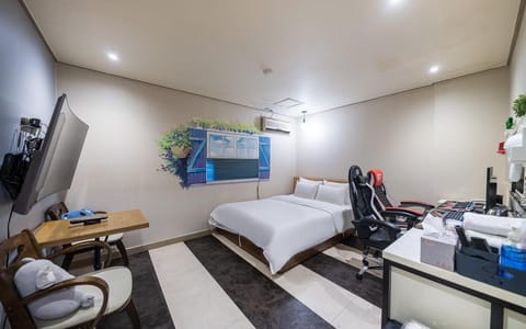 Room (Couple PC Plus Room (Contact hotel fo) | 1 bedroom, free WiFi, bed sheets