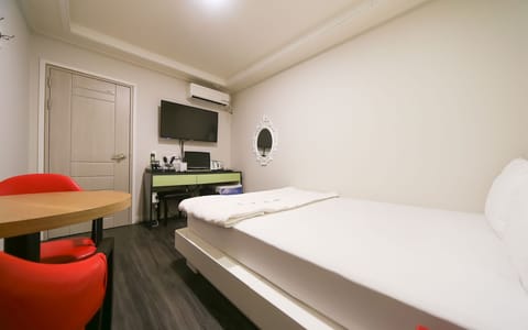 Room (Standard (Walking only) (Netflix (acc) | 1 bedroom, free WiFi, bed sheets