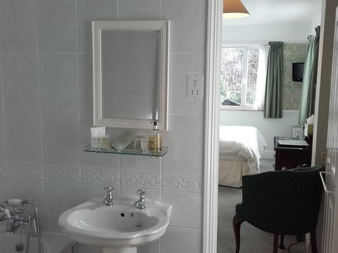 Double Room, Ensuite (with Bath & Shower) | Bathroom