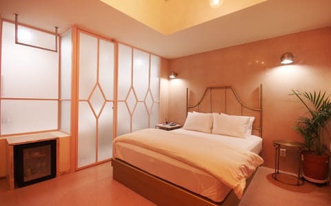 Room (Suite) | 1 bedroom, free WiFi, bed sheets