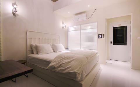 Room (Deluxe room) | 1 bedroom, free WiFi, bed sheets
