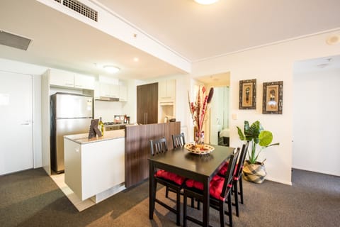 Deluxe Apartment | Private kitchen | Full-size fridge, microwave, oven, stovetop