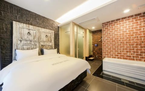 Room (Special room - first come first serve) | 1 bedroom, minibar, free WiFi, bed sheets