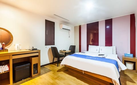 Room (Standard Room) | 1 bedroom, free WiFi, bed sheets