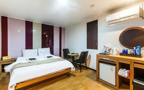 Room (Standard Room) | 1 bedroom, free WiFi, bed sheets