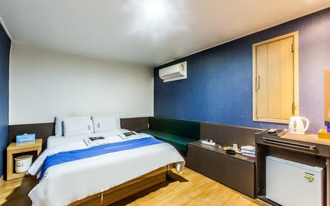 Room (Standard Room) | 1 bedroom, free WiFi, bed sheets