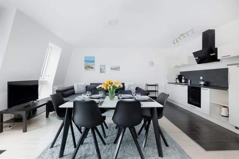 Living room of apartment Armii Krajowej 5/44 with table