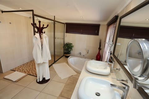 Executive Villa | In-room safe, free WiFi, bed sheets