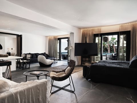 Grand Room, 2 Bedrooms, Private Pool, Garden View (The O Residence (GRND)) | Frette Italian sheets, premium bedding, down comforters, pillowtop beds