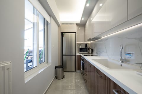 Deluxe Penthouse, 3 Bedrooms, Balcony, City View | Private kitchen | Full-size fridge, microwave, oven, stovetop