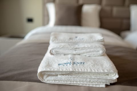 Twin Room | Egyptian cotton sheets, premium bedding, minibar, desk