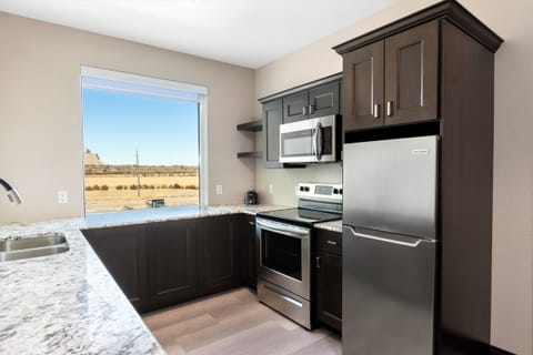 Premium Suite, Multiple Beds | Private kitchen