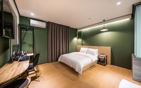 Room (Suite (Bag 1PC Netflix installed)) | 1 bedroom, free WiFi, bed sheets