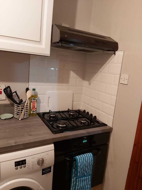 Cottage | Private kitchen | Fridge, microwave, oven, stovetop