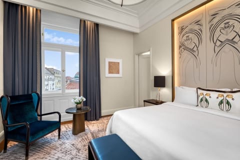 Suite, 1 King Bed, City View | Frette Italian sheets, premium bedding, down comforters, pillowtop beds