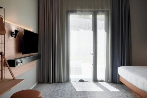 Premium Room, 1 Queen Bed, Terrace | Desk, soundproofing, free cribs/infant beds, free WiFi