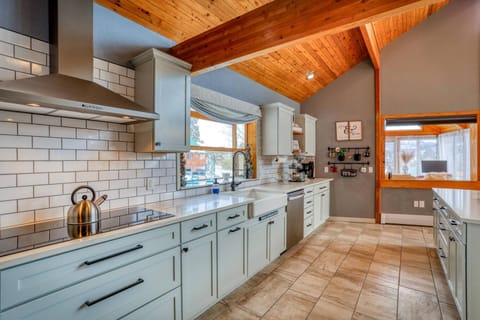 Imagine the meals that can come out of this gourmet kitchen!!