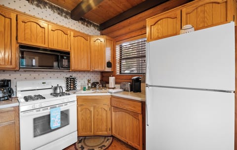 Full Kitchen - Fully equipped kitchen.