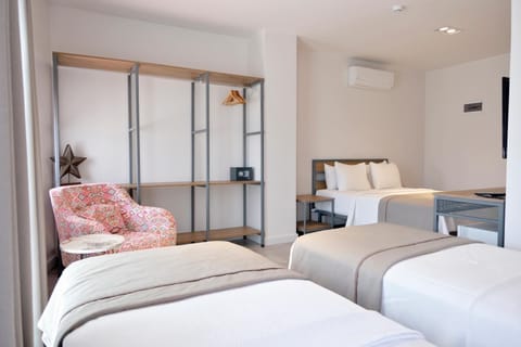 Deluxe Quadruple Room | Free WiFi, bed sheets