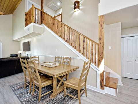 Oma Seidel Haus Dining