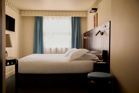 Classic Room | Hypo-allergenic bedding, Select Comfort beds, minibar, in-room safe