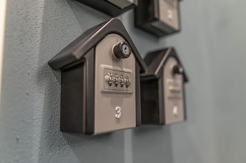 Check-in/check-out kiosk