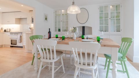 Dining room, Tachbrook, Bolthole Retreats