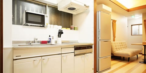 Fridge, microwave, stovetop, cookware/dishes/utensils