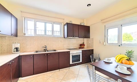 Kitchen area. Mare Blue Villa | HotelPraxis Group