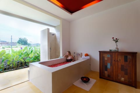 Villa, 1 Bedroom, Private Pool | Bathroom | Free toiletries, hair dryer, bathrobes, towels