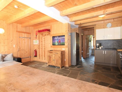 Cabinetry, Property, Furniture, Wood, Lighting, Television, Drawer, Interior Design, Countertop, Chest Of Drawers