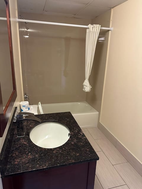 Standard Room, 1 King Bed (Tile) | Bathroom | Combined shower/tub, deep soaking tub, free toiletries, towels