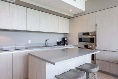 Condo, 3 Bedrooms | Private kitchen