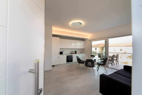 Kitchen or kitchenette,Dining area