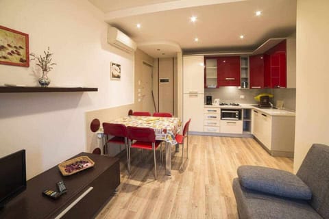 TV and multimedia,Kitchen or kitchenette,Living room