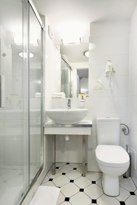 Design Studio, 1 Bedroom, Mezzanine | Bathroom | Free toiletries, hair dryer, towels, soap