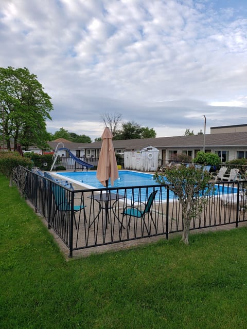 Seasonal outdoor pool, pool umbrellas