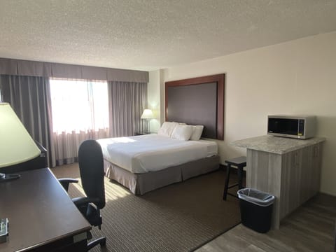 Deluxe Kitchenette, 1 King Bedroom | Premium bedding, pillowtop beds, in-room safe, individually decorated